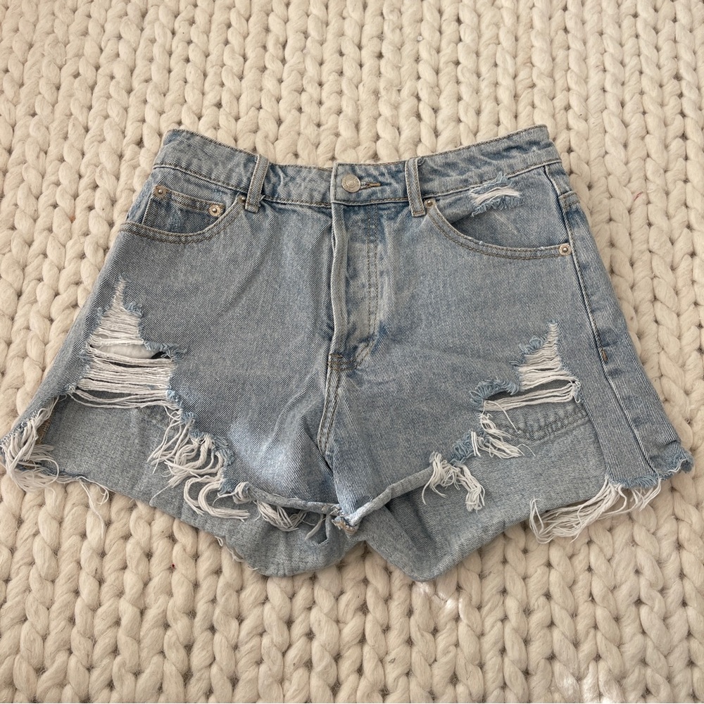 ADIKA MARIE RIPPED JEAN SHORTS SIZE MEDIUM
